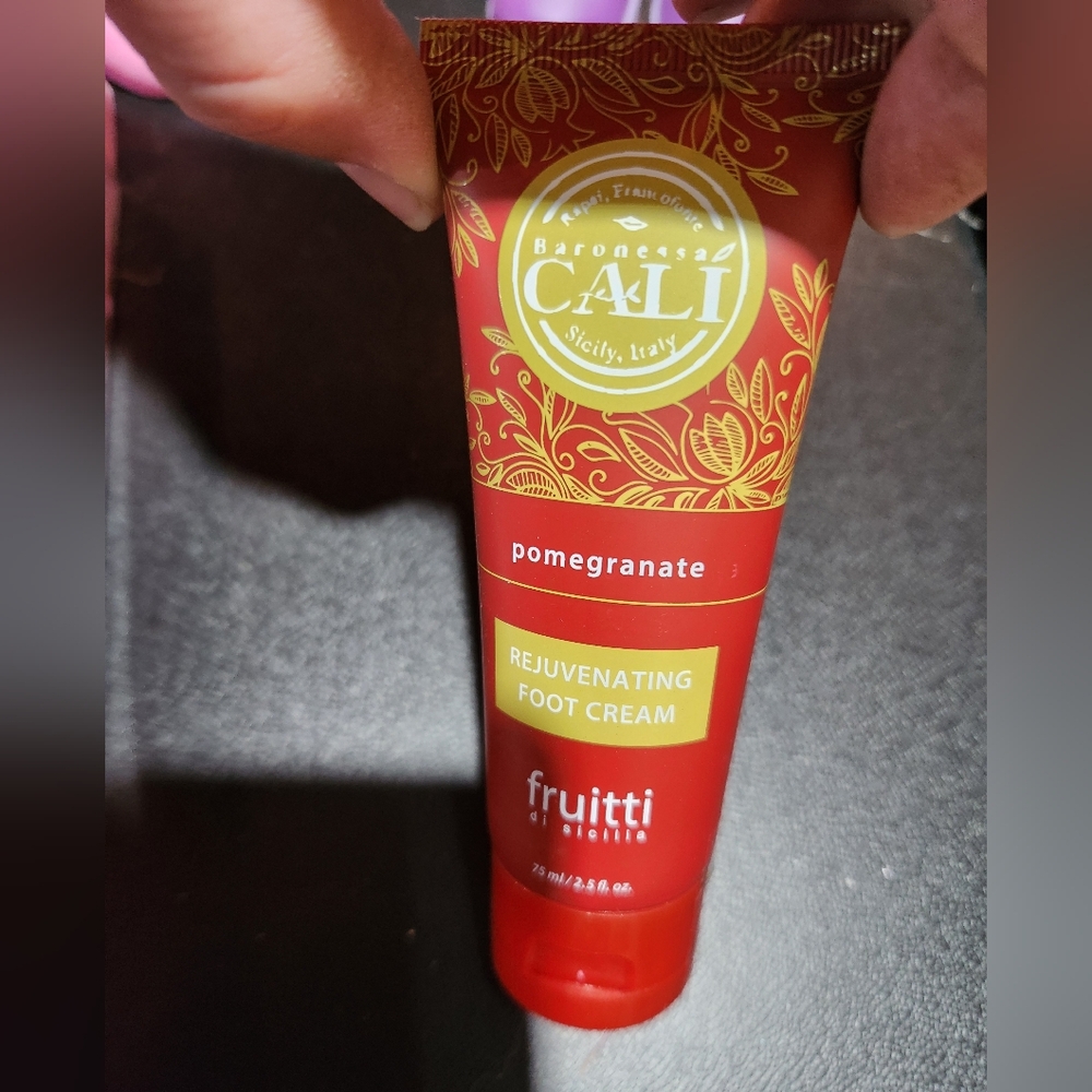 Rejuvenating foot cream